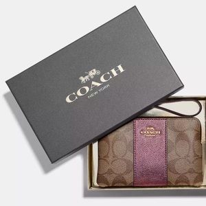 Coach - Boxed Corner Zip Wristlet In Signature Canvas NWT